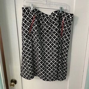 Chic Black & White Geometric A-Line Skirt with Red Zipper Accents, Size 2X